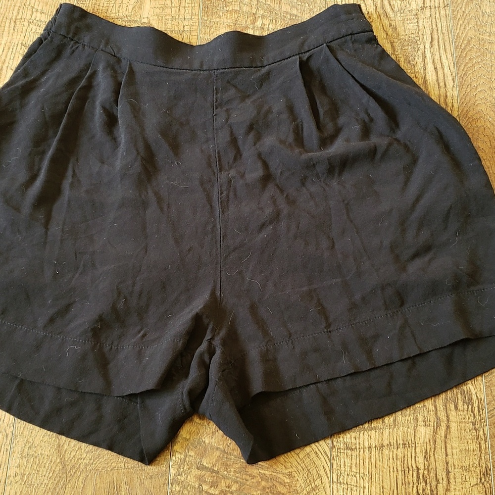 Womens H&M black dressy shorts size 4